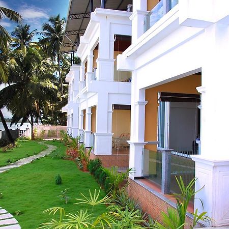 Blue Waters Hotel Kundapur Exterior photo
